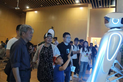 k8凯发智能,智能机器人,服务机器人,北京慧闻科技