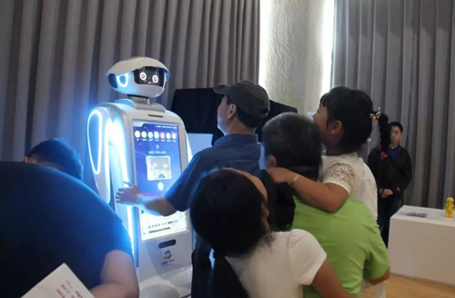 k8凯发智能,智能机器人,服务机器人,北京慧闻科技