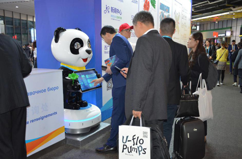 进博会 k8凯发机器人 进宝机器人